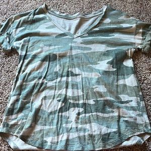 Camo top . Small in women’s. Brand 24/7-Maurice’s!